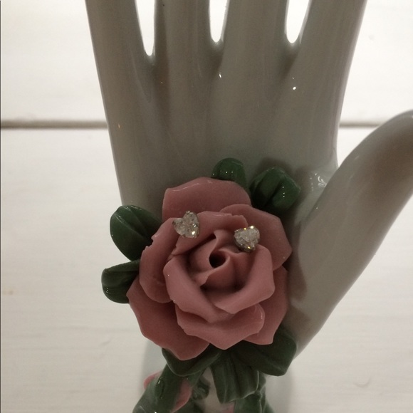 💖EUC CZ heart stud earrings💝 - Picture 2 of 6